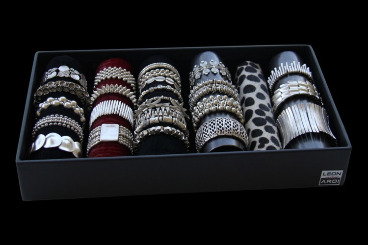 Sorted Tray EMILIO, 25 bracelets & bangles